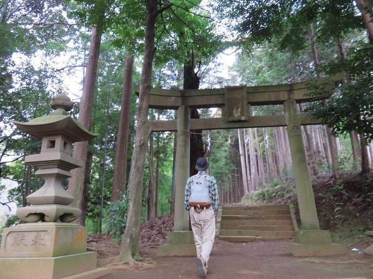 鐘ヶ岳登山口付近の鳥居