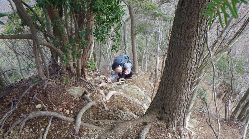 滑落して、人生のどん底へ落ちている登山者