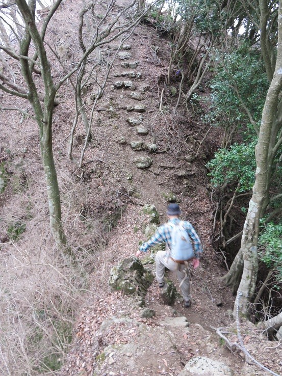 体力を削り取られる弁天御髪尾根