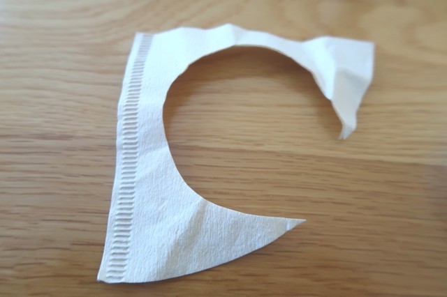 カットした後のコーヒー紙フィルターの残骸