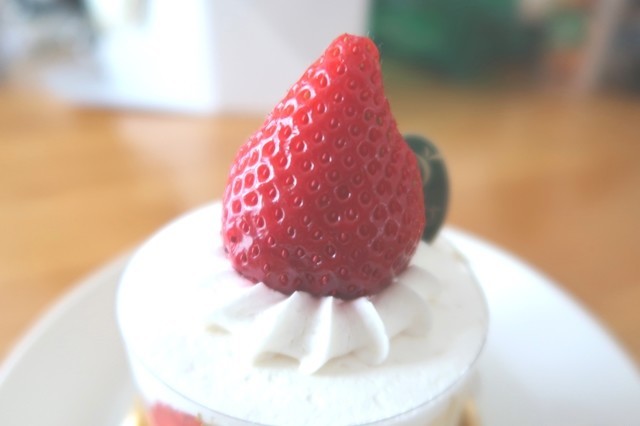 f:id:aohige0718:20200328161525j:plain あまおう苺季節限定ケーキタカノフルーツパーラー
