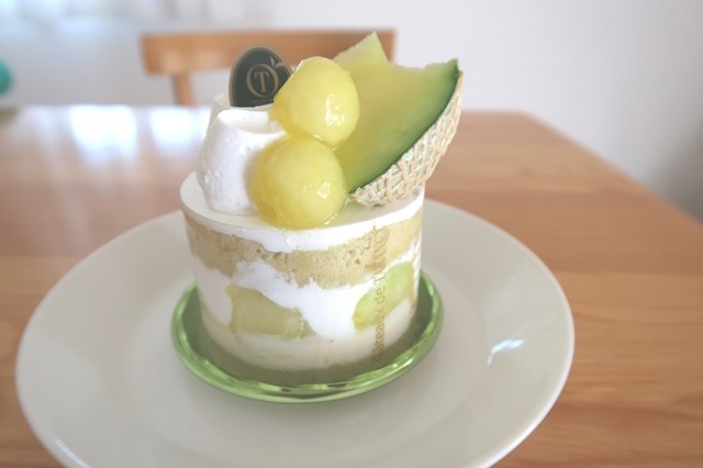 f:id:aohige0718:20200328161724j:plain タカノフルーツパーラーおすすめケーキはメロンケーキ