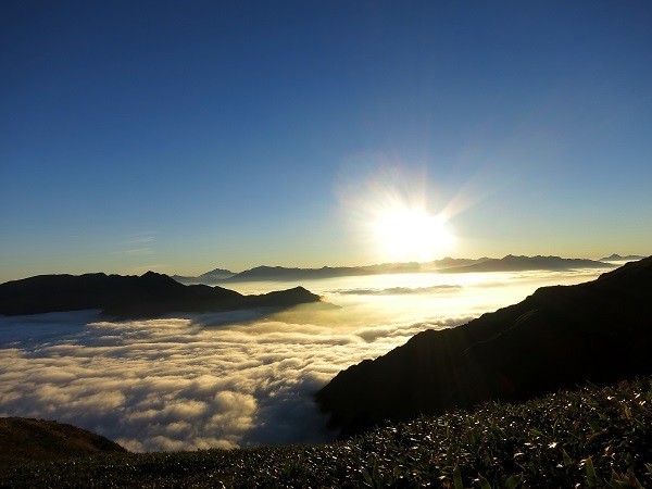 ご来光登山日の出の景色