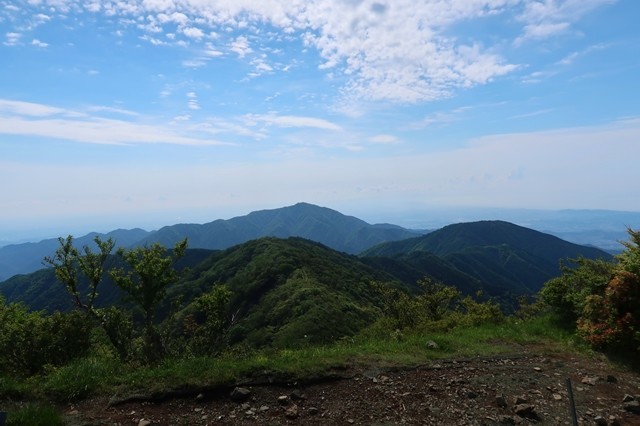 塔ノ岳山頂から大山丹沢表尾根のの景色