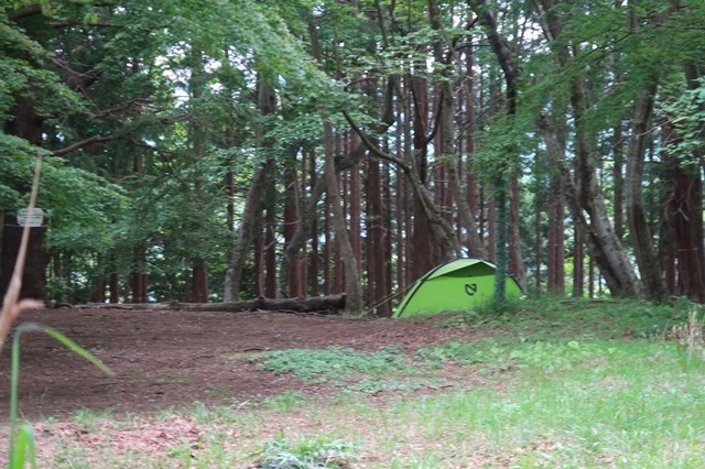 大倉高原山の家のキャンプ場でテント泊している登山者