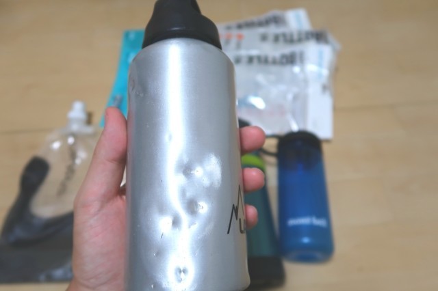 f:id:aohige0718:20200918221435j:plain LAKENのアルミボト難点はボコボコになりやすい