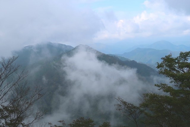 目指す雨山・檜岳