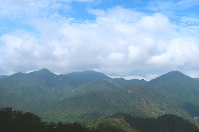 寄から鍋割山周辺の景色