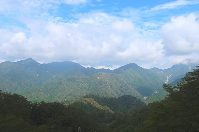 鍋割峠周辺から丹沢山塊オールスターズ景色