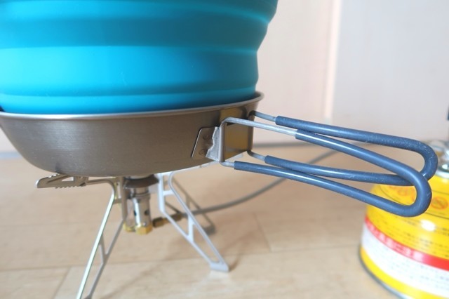 ライパンの側面が、鍋の側面に触れていないので調理大丈夫