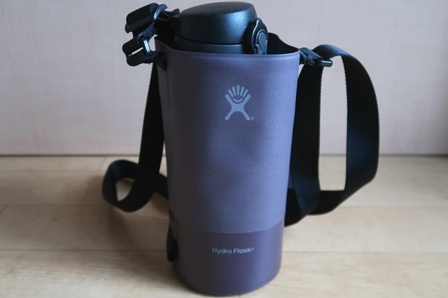 f:id:aohige0718:20201103233932j:plain 水筒入れにボトルを入れて立てた状態