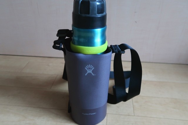 f:id:aohige0718:20201103234001j:plain 山専用ボトルの大きさ高さ23.5cm水筒入れより大きい