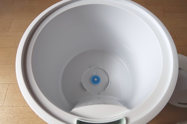 f:id:aohige0718:20201108174813j:plain milinの除菌加湿器のタンク部分