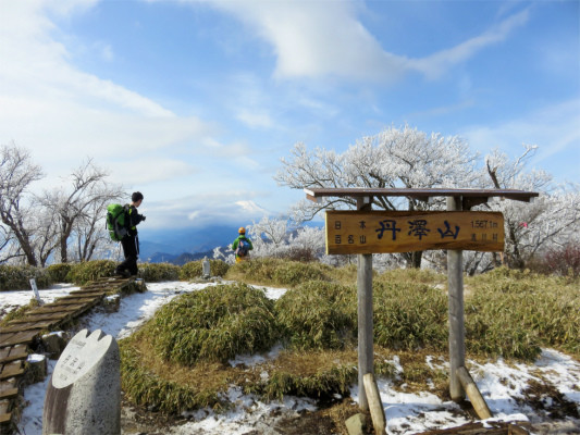 おすすめの丹沢登山の丹沢山山頂