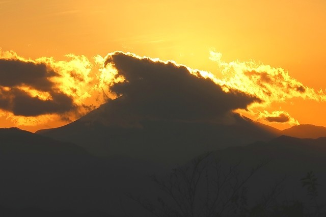 高尾山からダイヤモンド富士になっている頃