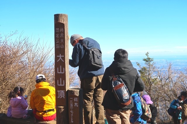 初詣で大賑わいだった大山の山頂