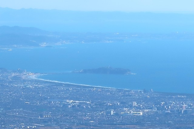 大山の山頂から江の島景色