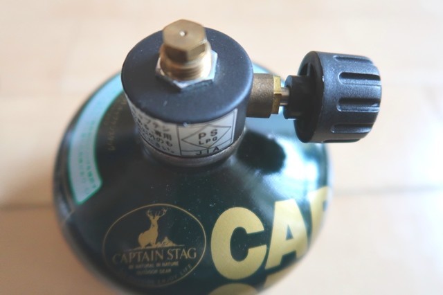 ガスカートリッジに装着させた様子