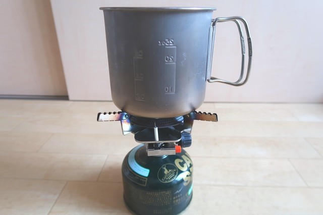 ガスバーナーとコッヘル