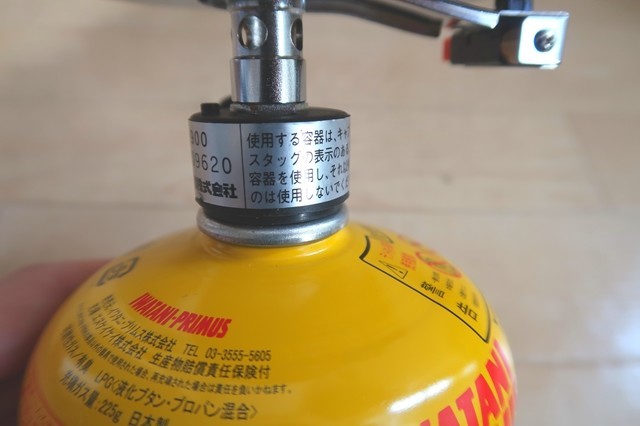 プリムスのガスカートリッジでキャプテンスタッグガスバーナーセット