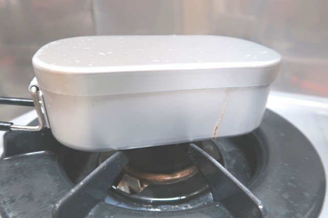 メスティンで炊飯蒸らしの様子