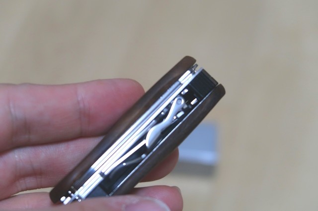 ビクトリノックスのナイフ・爪切りツールナイフの機能詳細