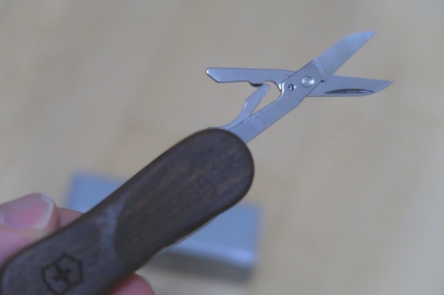 ビクトリノックスのハサミの切れ味