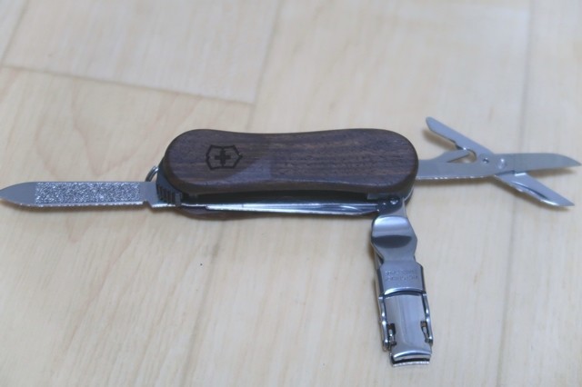 ツールナイフの機能で欲しいのは、ハサミ、ナイフが重要