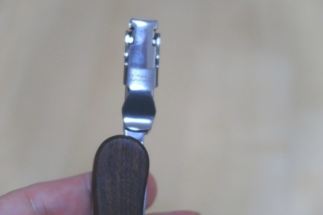 ビクトリノックスのツールナイフ機能爪切り