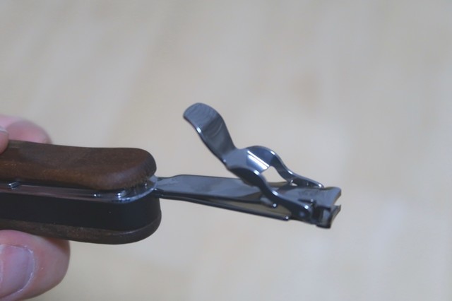 ビクトリノックスの爪切り使い方