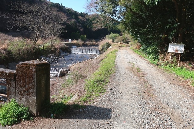 矢倉沢林道の入口