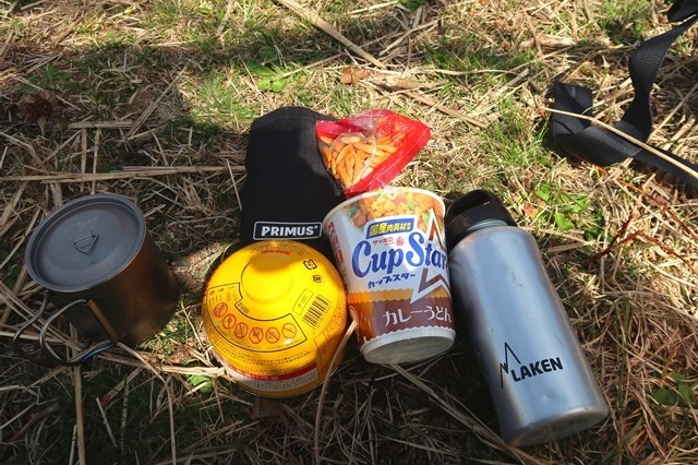 矢倉岳の山頂で昼飯