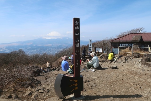 金時山山頂のマサカリ