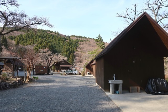 夕日の滝バンガローの管理棟や炊事場