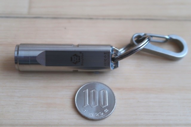 RovyVon A4 Pro チタン キーチェーン懐中電灯、超明るい 650 ルーメン