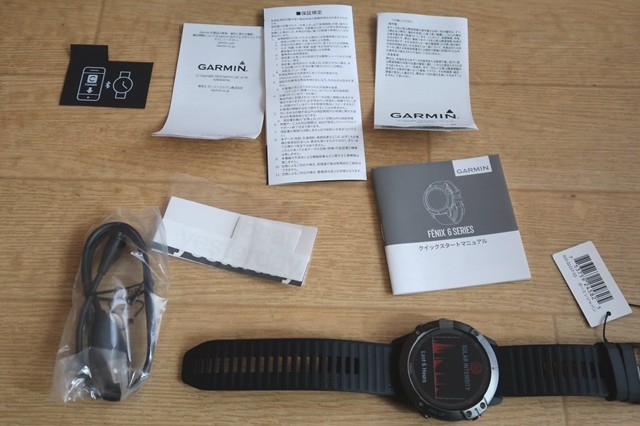 FENIX6X登山用GPSソーラー腕時計のクイックスタートマニュアルが付属