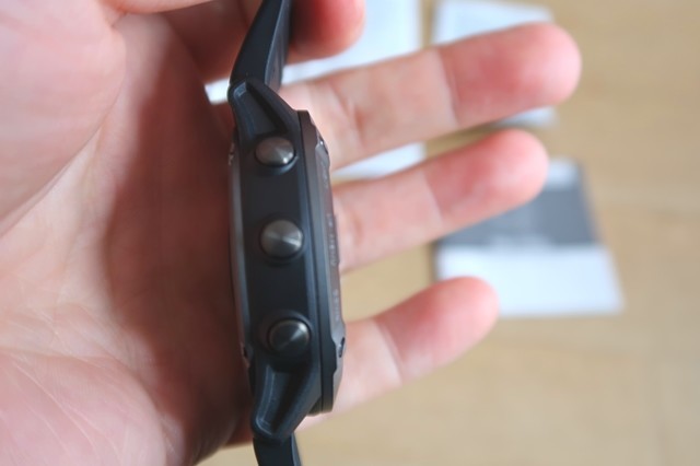 GPS腕時計本体のボタン