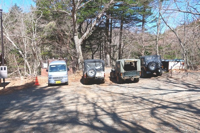 三ツ峠登山口バス停付近の無料駐車場