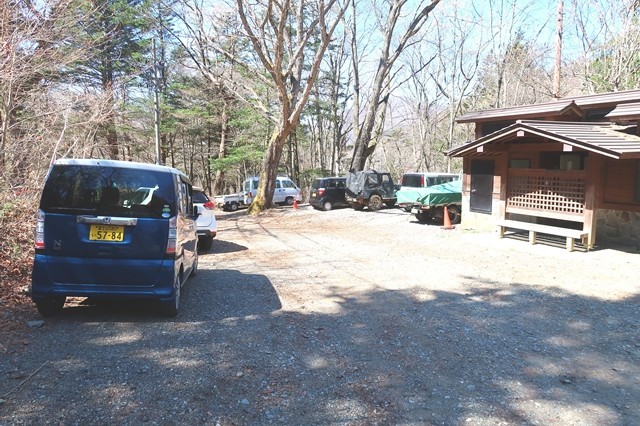 三ツ峠登山口駐車場