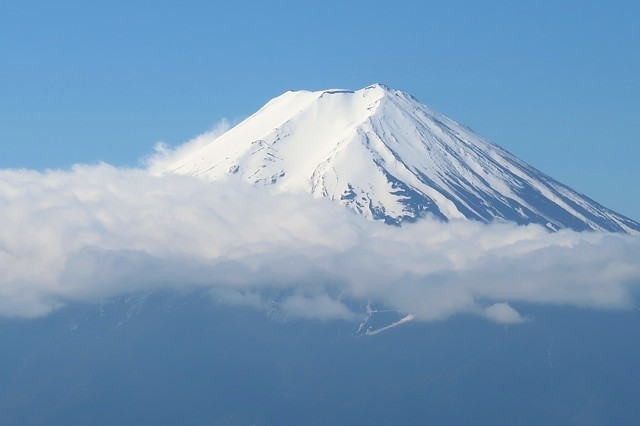 三つ峠山から見る富士山雲が邪魔