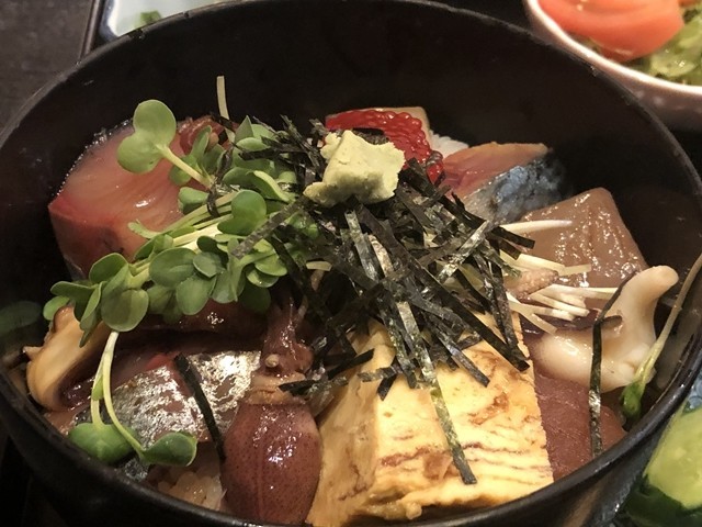 ランチの海鮮丼に使われているネタ