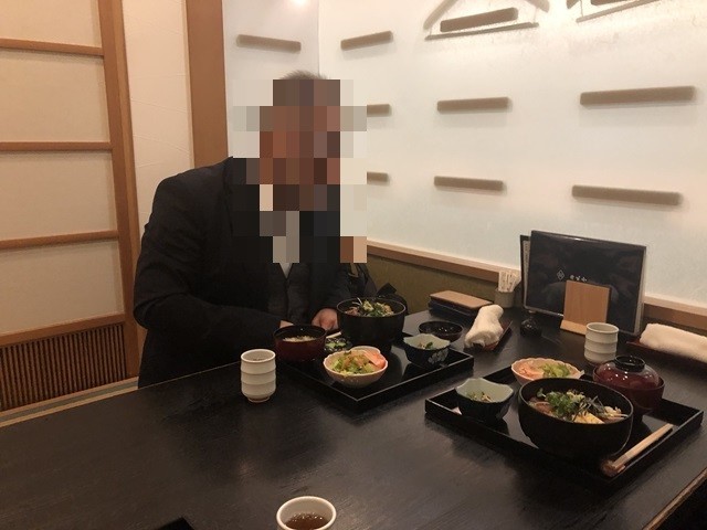 ３人で海風亭のランチを食べた様子