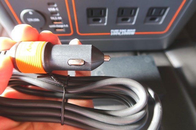 シガーソケットから充電の仕方