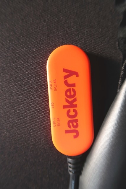 Jackeryソーラーパネル100から直接充電方法