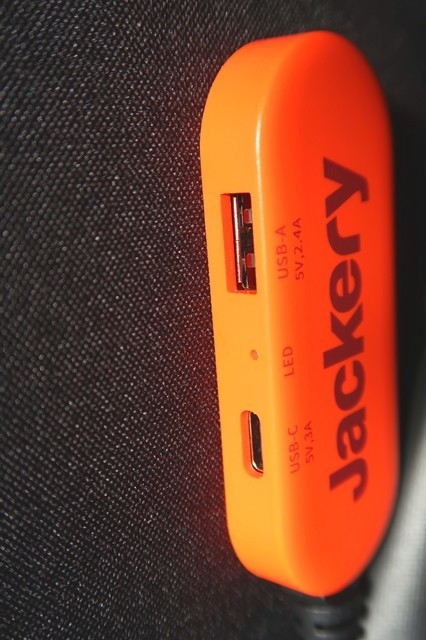 Jackeryソーラーパネル100からスマホやタブレットに直接充電するやり方