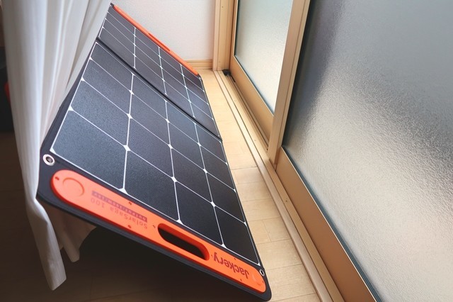 ヨンボ　ジャクリソーラーパネル100 Jackery SolarSaga 100実機レビュー！折りたたみ式の高出力
