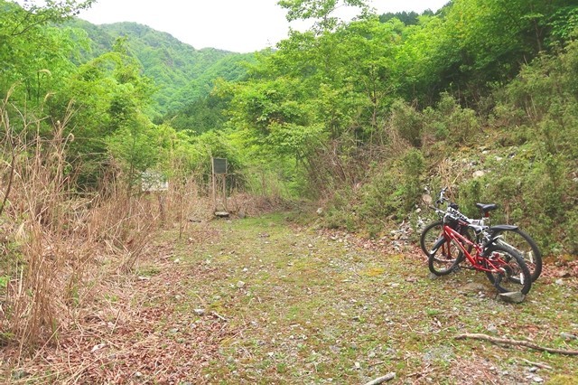 檜洞丸北尾根登山口がある広河原