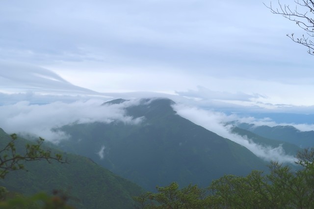 幻想的な丹沢山塊景色