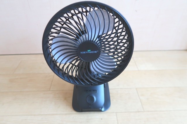 充電式卓上扇風機大きさの様子