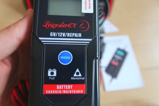 バッテリー充電器の付属品一式